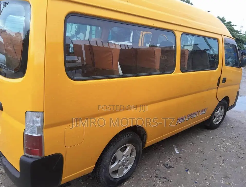 Nissan Caravan 2005 Yellow