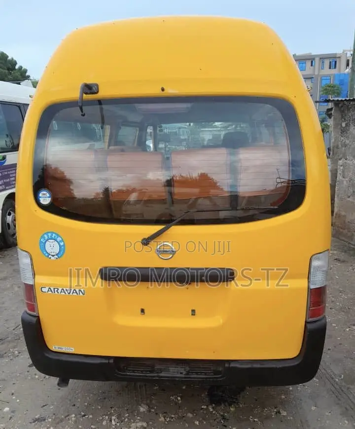 Nissan Caravan 2005 Yellow