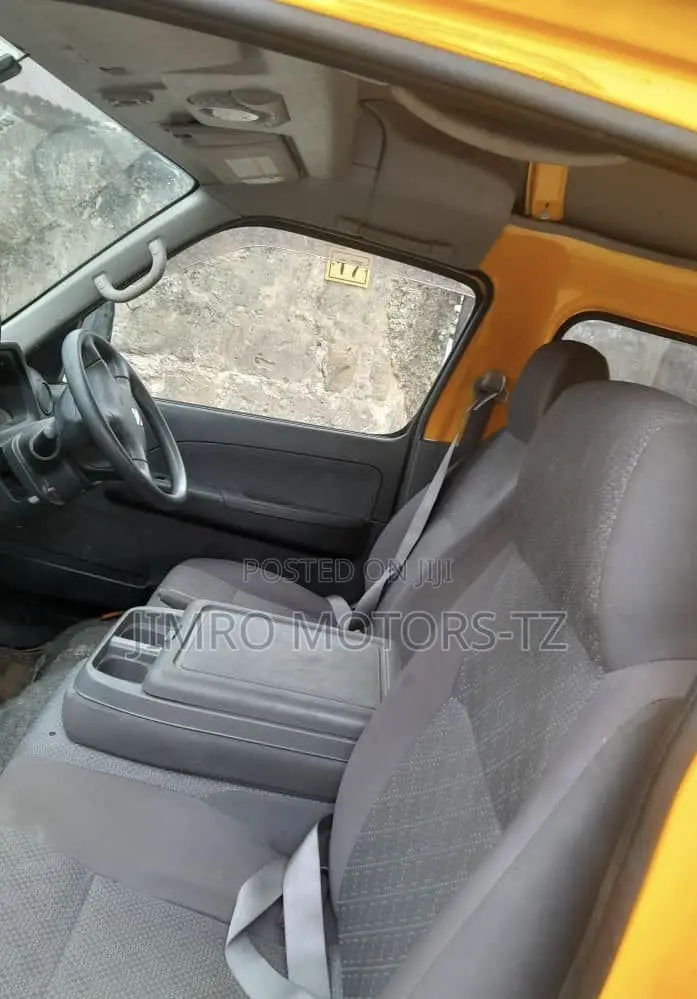 Nissan Caravan 2005 Yellow
