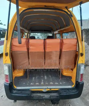 Nissan Caravan 2005 Yellow