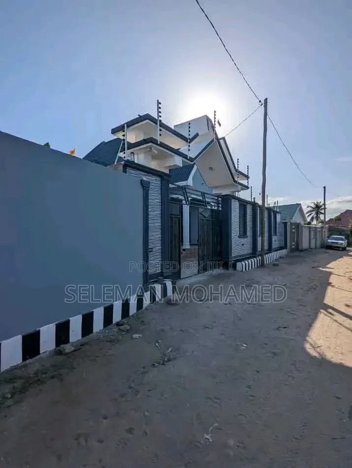 Furnished 4bdrm House in Biriani Real Estate, Charambe for sale