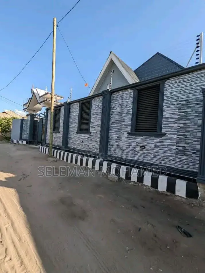 Furnished 4bdrm House in Biriani Real Estate, Charambe for sale