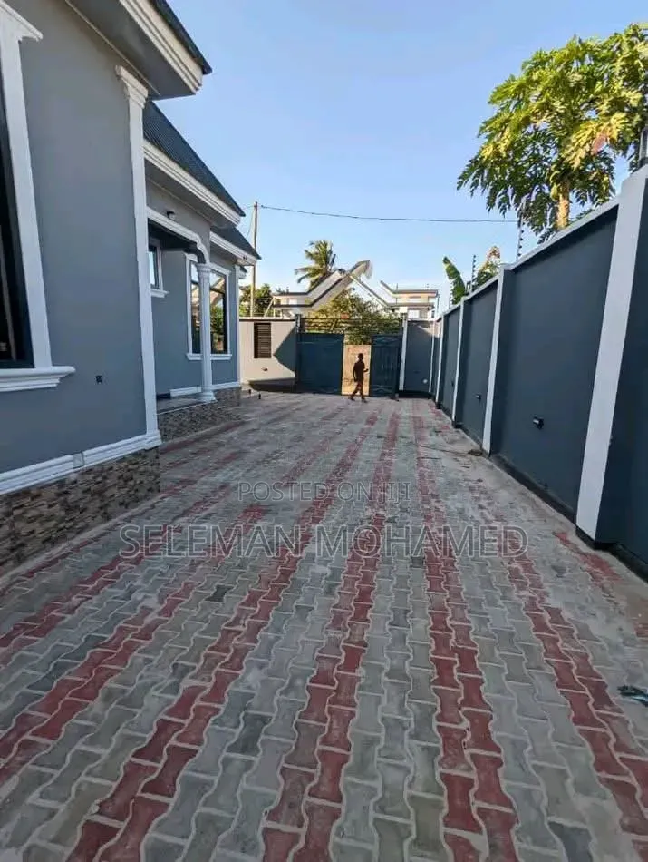 Furnished 4bdrm House in Biriani Real Estate, Charambe for sale
