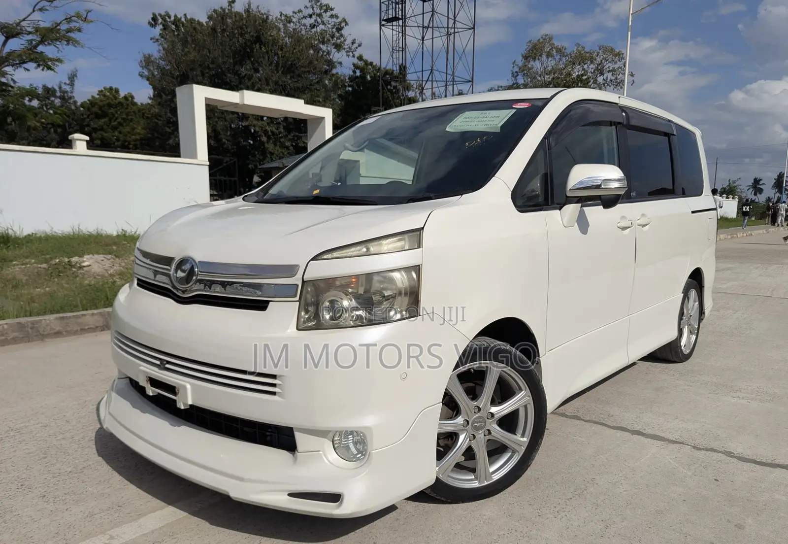 Toyota Voxy 2009 Pearl