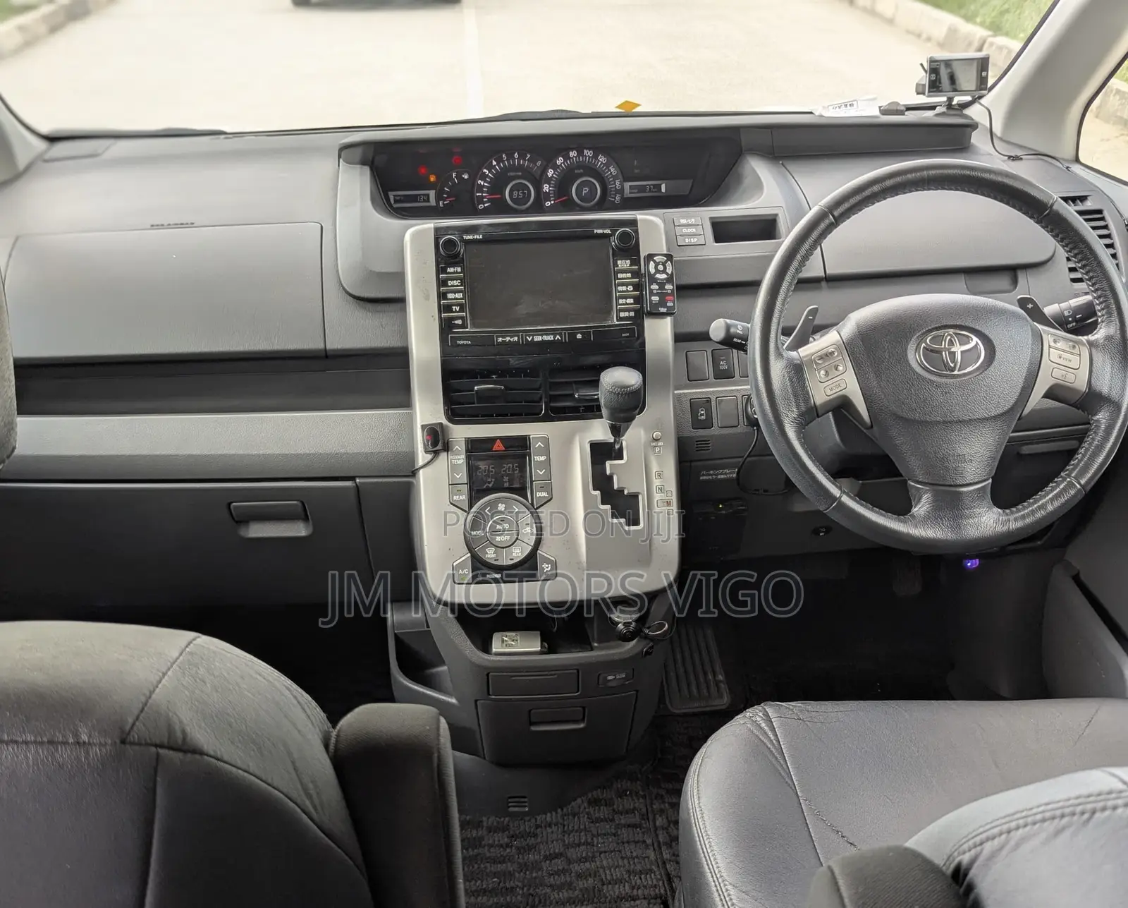 Toyota Voxy 2009 Pearl