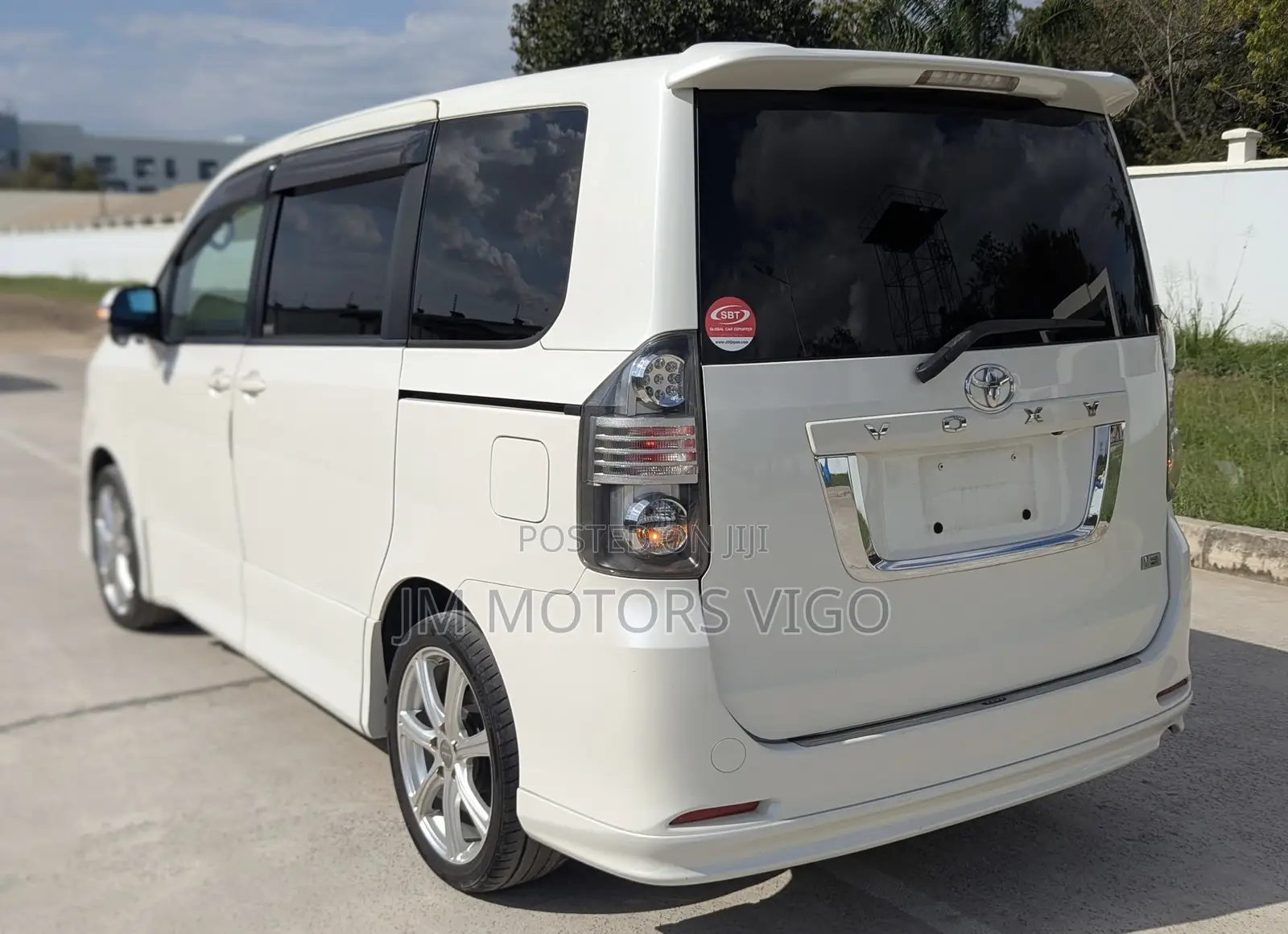 Toyota Voxy 2009 Pearl