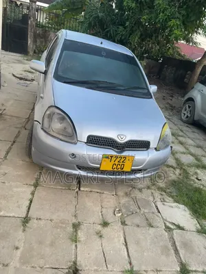 Toyota Vitz 2000 Silver