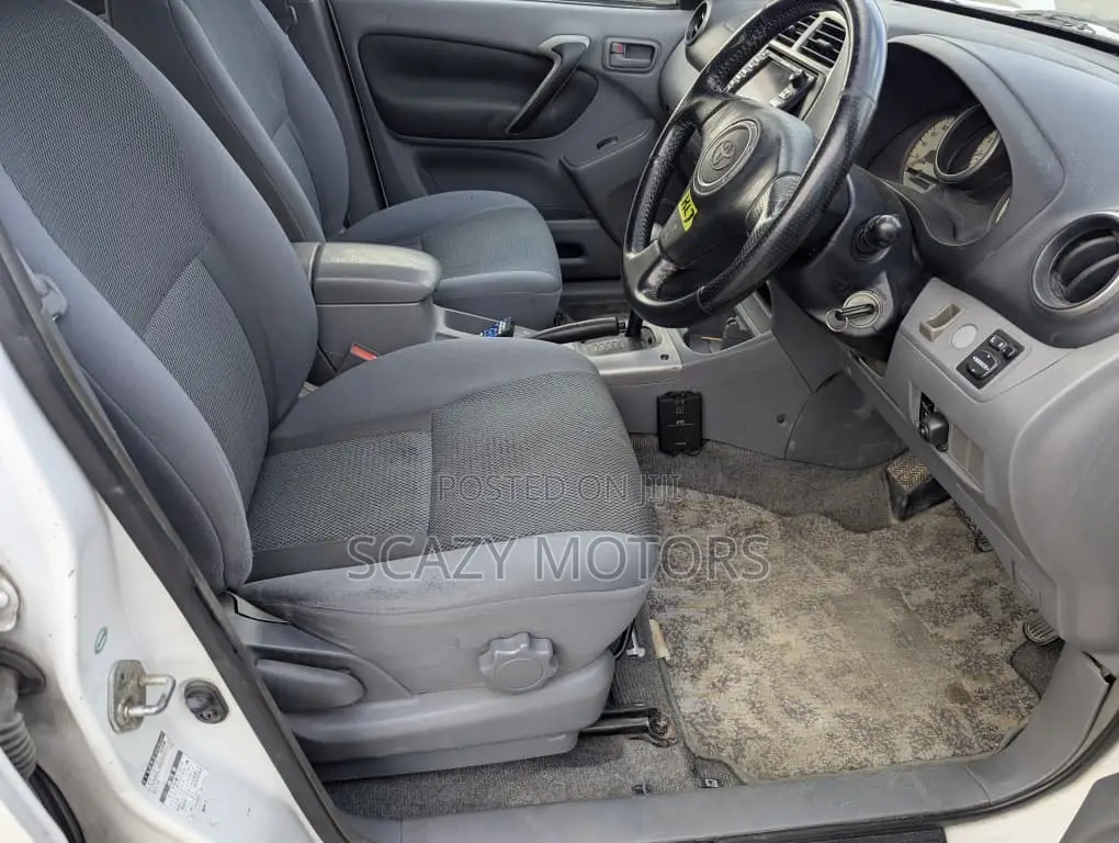Toyota RAV4 Automatic 2000 White