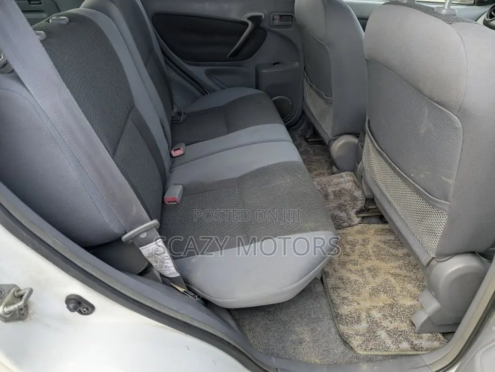 Toyota RAV4 Automatic 2000 White