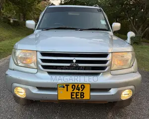 Mitsubishi Pajero 2000i IO 2005 Silver