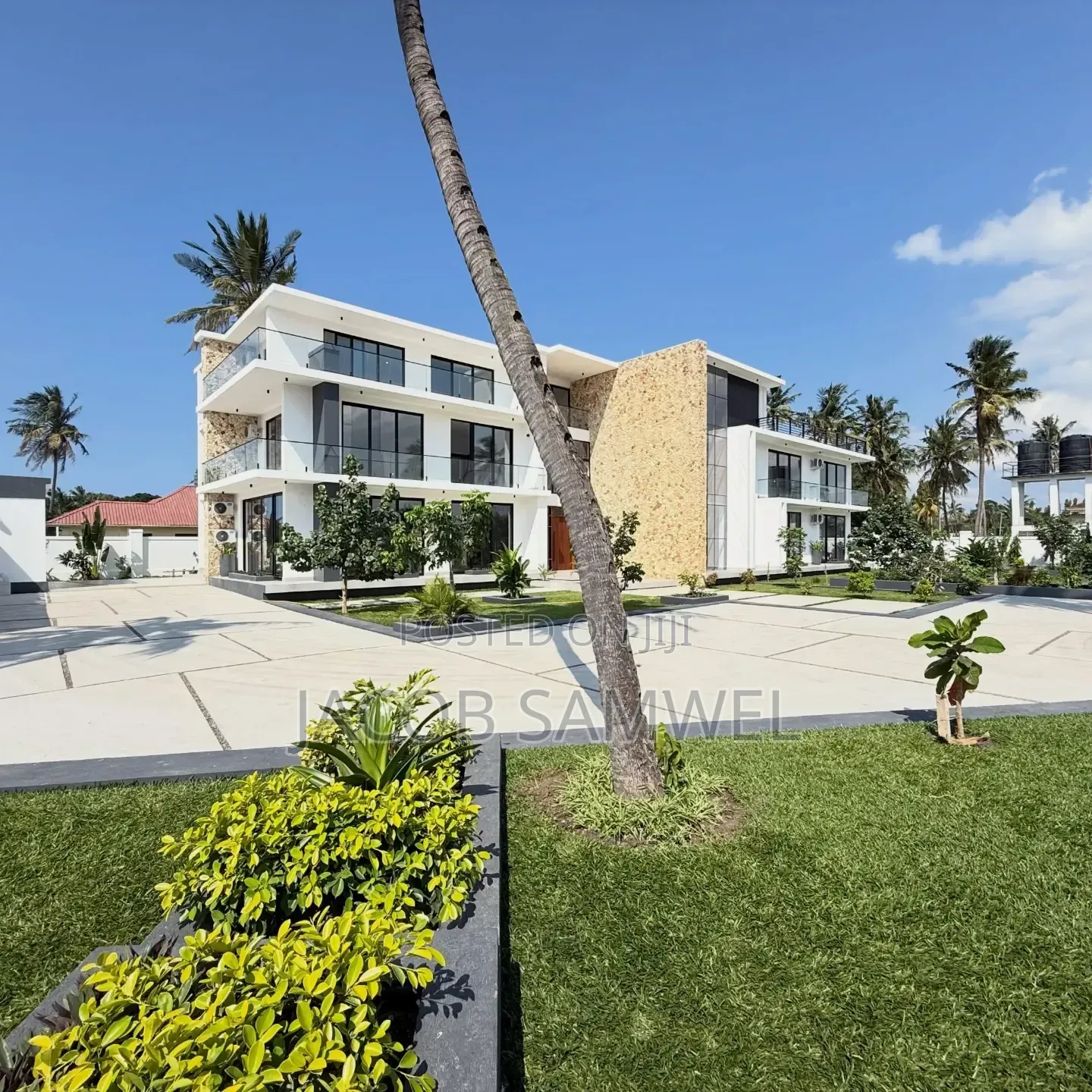 8bdrm House in Goba for sale