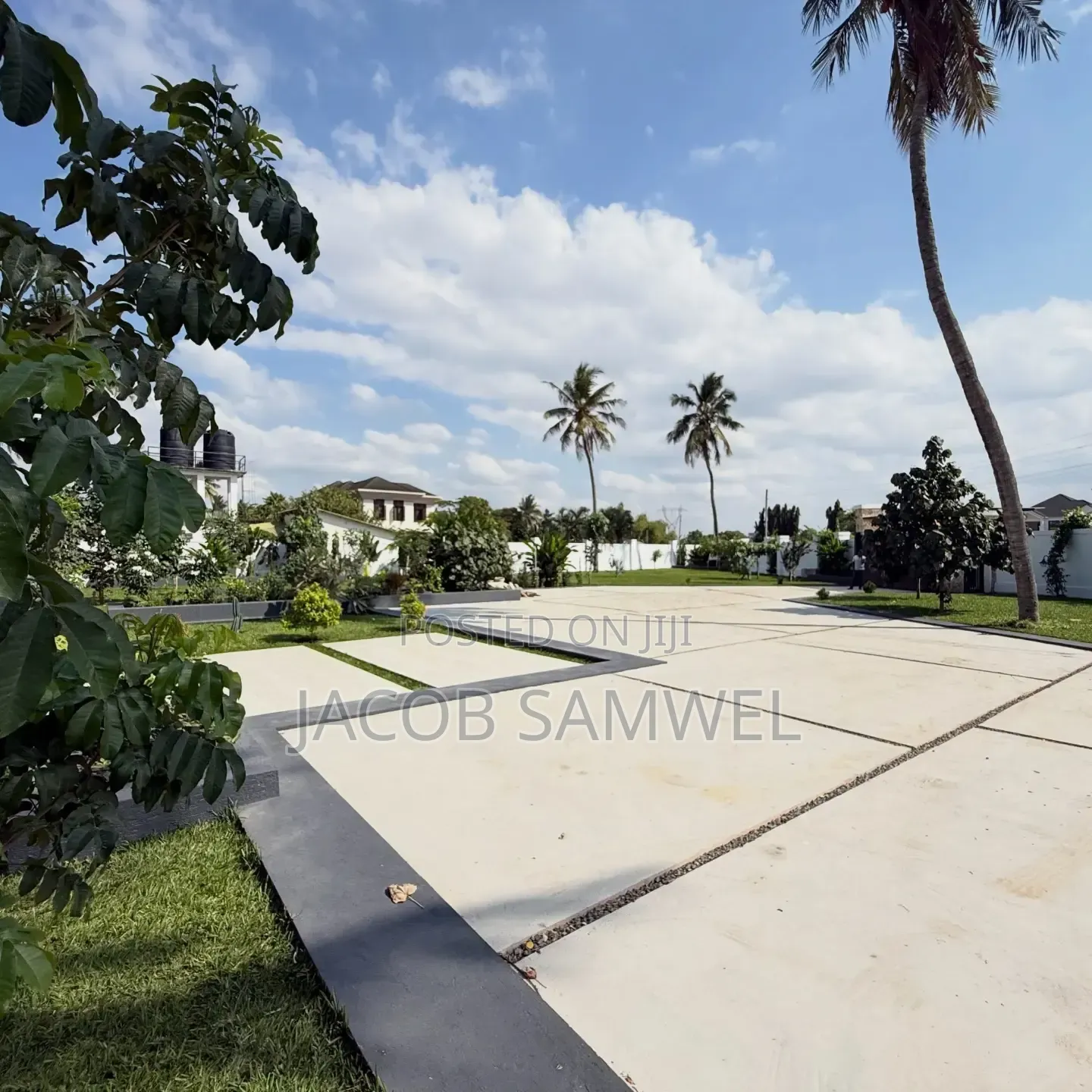 8bdrm House in Goba for sale