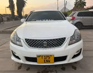 Toyota Crown 2009 White