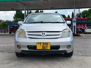 Toyota IST 2003 Silver