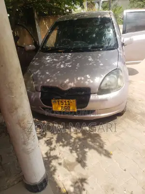 Toyota Vitz 2002 Silver