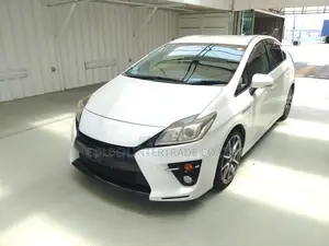 Toyota Prius Four 2013 White