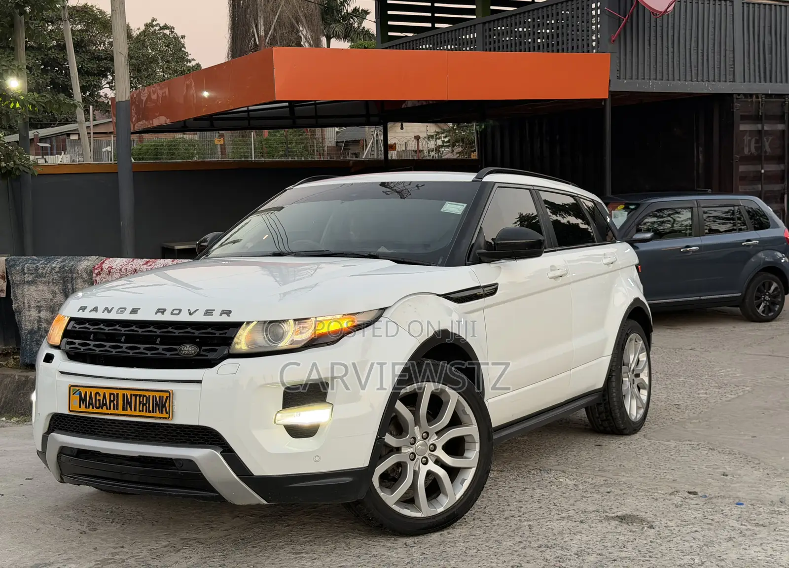 Land Rover Range Rover Evoque Dynamic 4dr SUV AWD (2.0L 4cyl Turbo 9A) 2015 White
