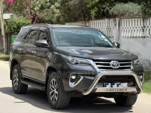 Toyota Fortuner 2019 Gray