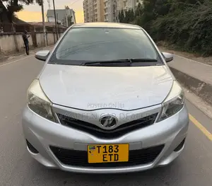 Toyota Vitz 2012 Silver