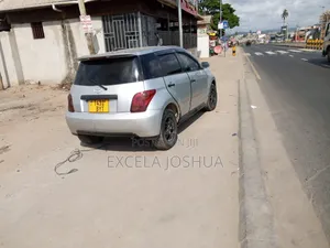 Toyota IST 2005 Silver