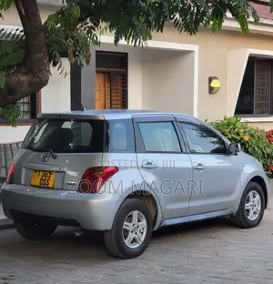 Toyota IST 2004 Silver
