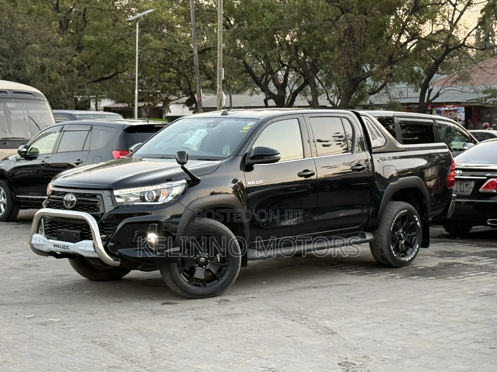 Toyota Hilux 2021 Black