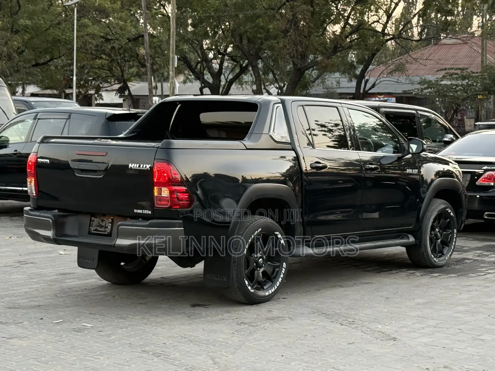 Toyota Hilux 2021 Black