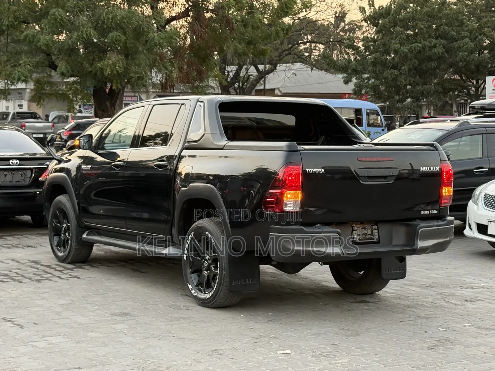 Toyota Hilux 2021 Black