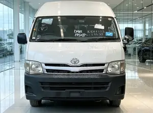Toyota Quantum 2012 White