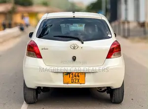 Toyota Vitz 2009 White