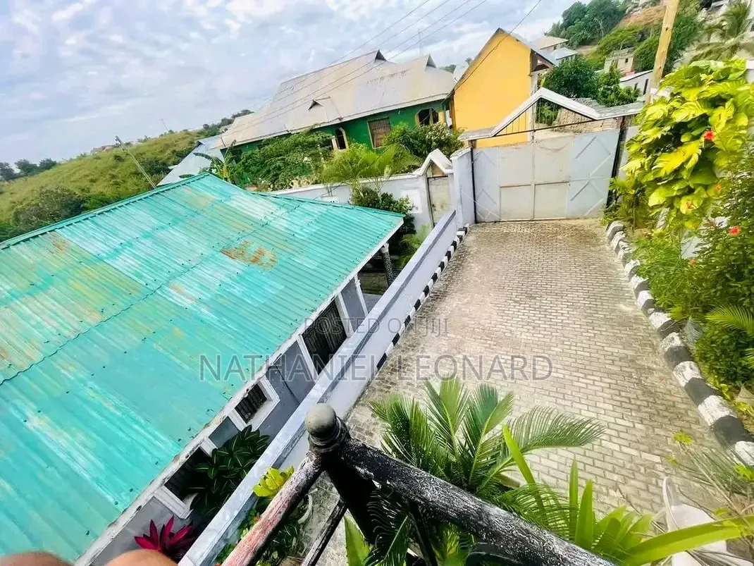 Furnished 8bdrm House in @Leonard, Kimara for sale