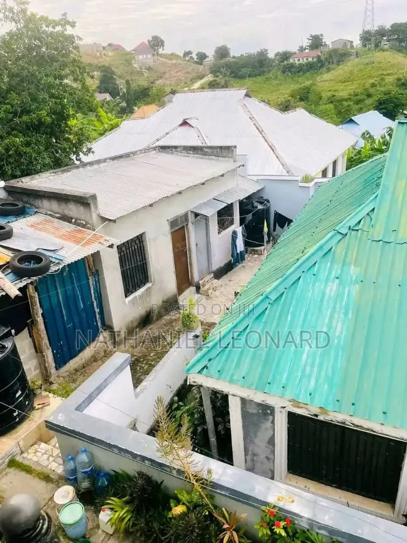 Furnished 8bdrm House in @Leonard, Kimara for sale