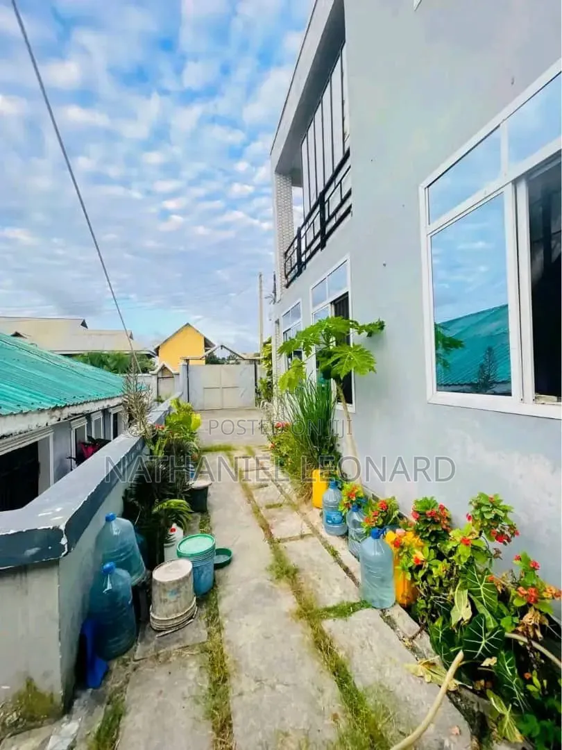 Furnished 8bdrm House in @Leonard, Kimara for sale