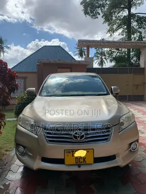 Toyota Vanguard 2011 Gold