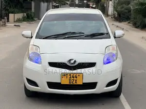 Toyota Vitz 1.0 FWD 5dr 2009 White