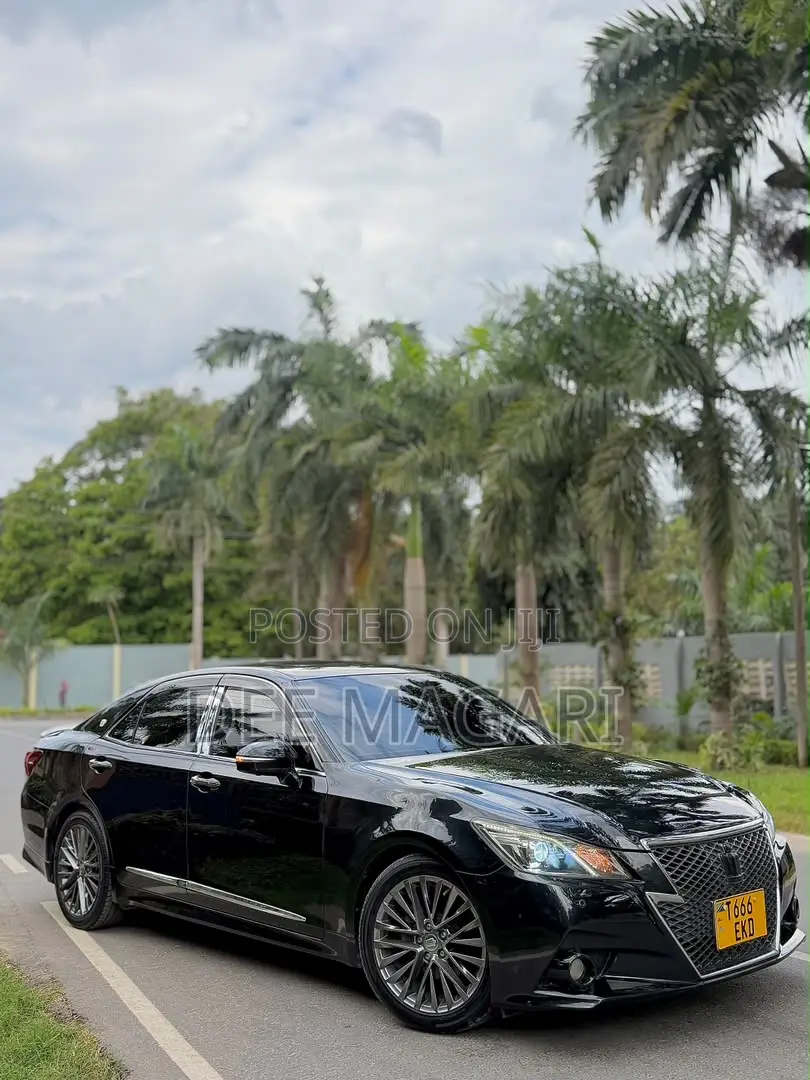Toyota Crown 2013 Black