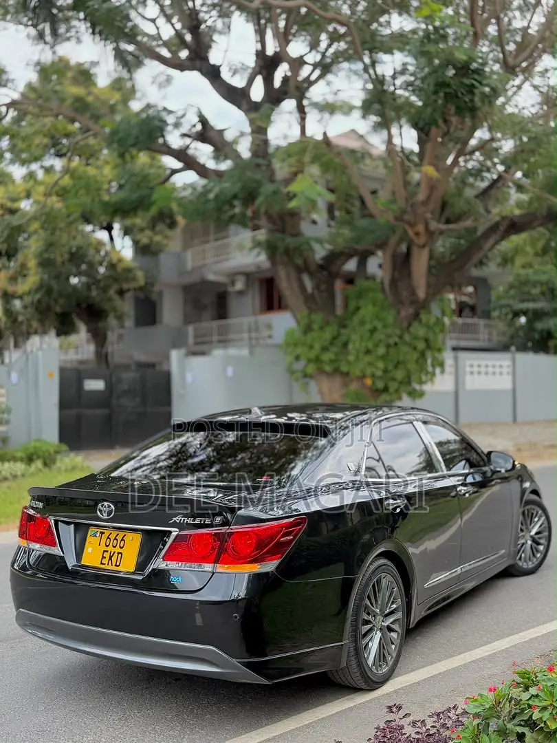 Toyota Crown 2013 Black
