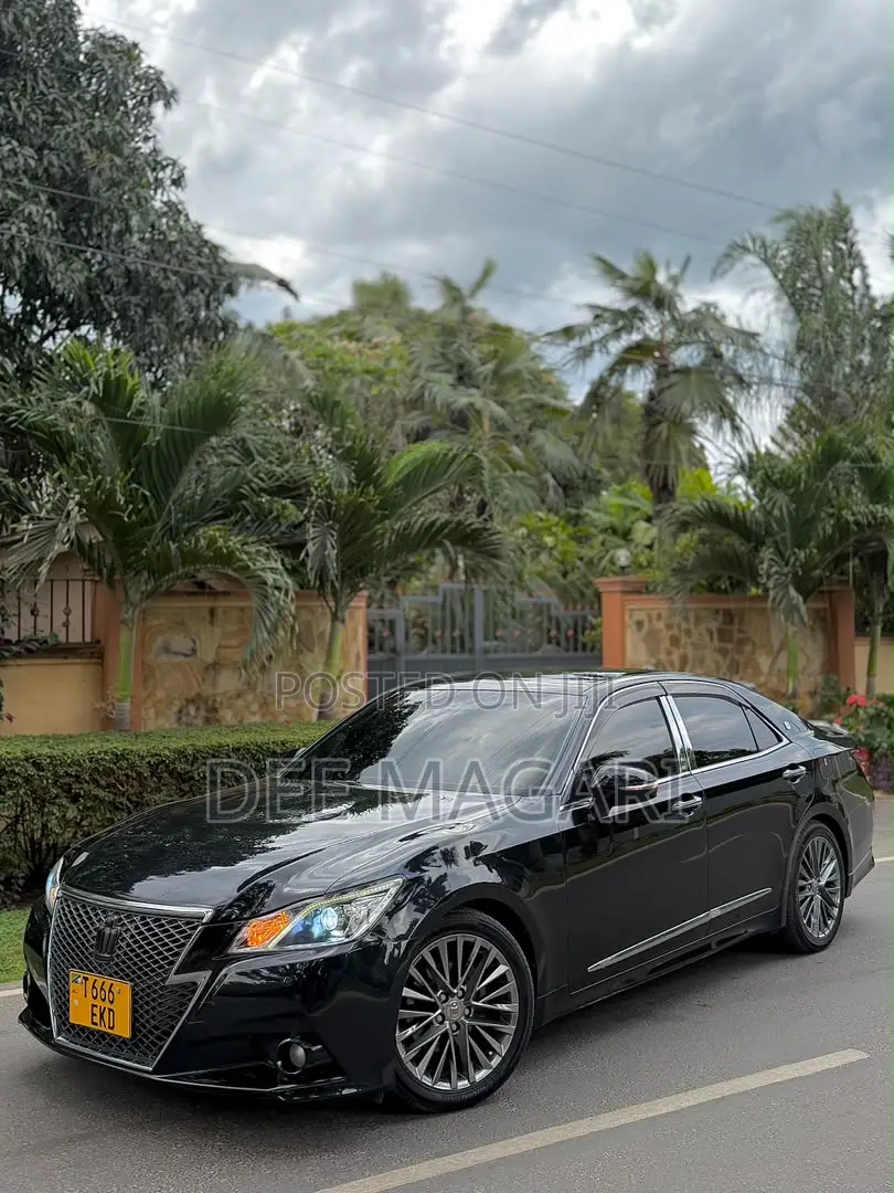 Toyota Crown 2013 Black