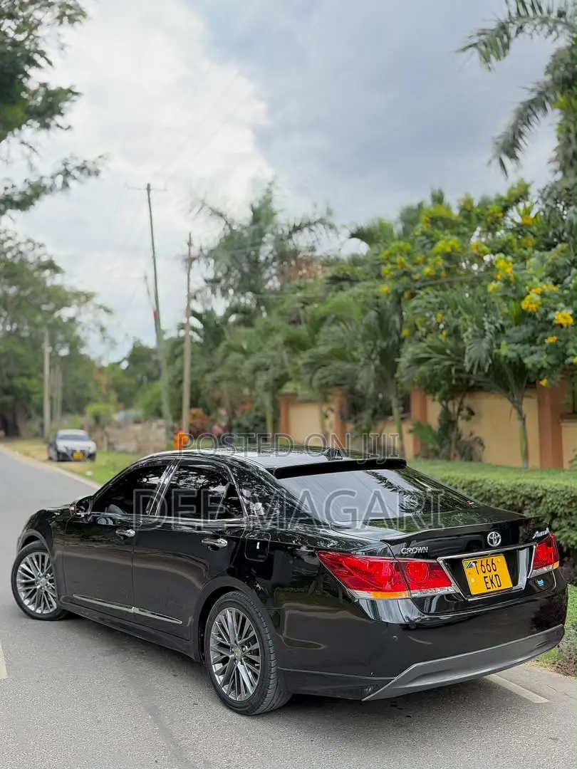 Toyota Crown 2013 Black
