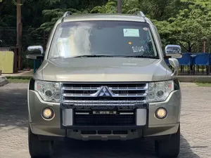 Mitsubishi Pajero 2009 Silver