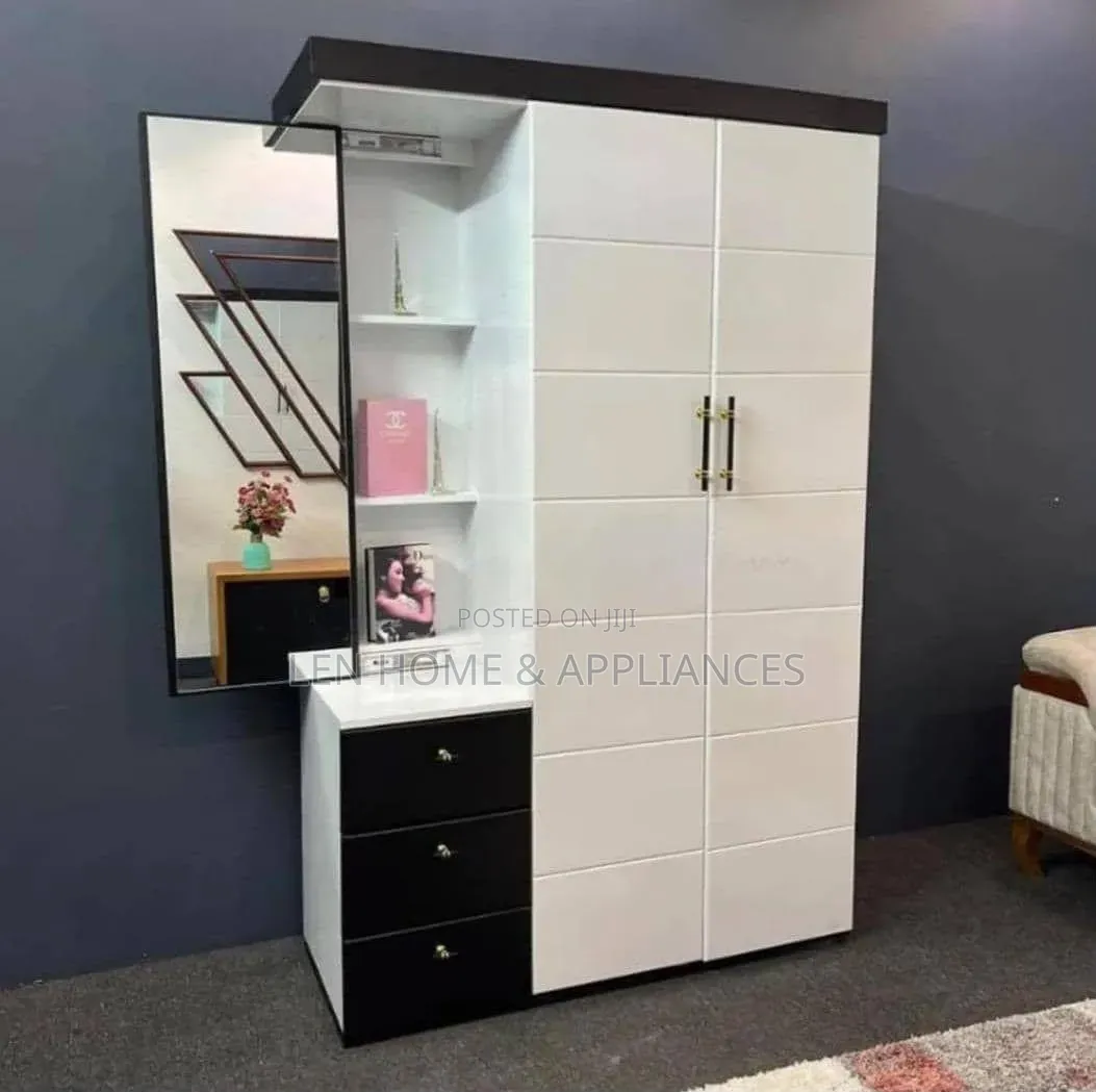 Kabati La Nguo Color White and Black