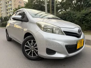 Toyota Vitz 2014 Silver