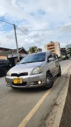 Toyota Vitz 2004 Silver