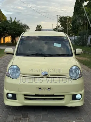 Toyota Sienta 2006 Yellow