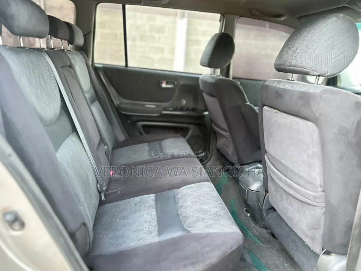 Toyota Kluger 2005 Silver