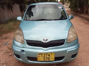 Toyota Fun Cargo 2004 Blue
