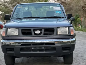 Nissan DoubleCab 2001 Gray