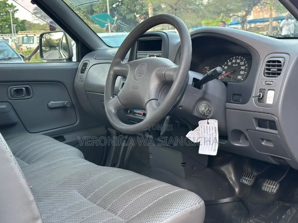 Nissan DoubleCab 2001 Gray