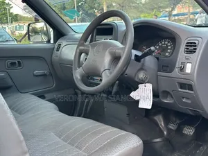 Nissan DoubleCab 2001 Gray
