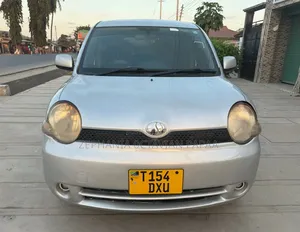Toyota Sienta 2004 Silver